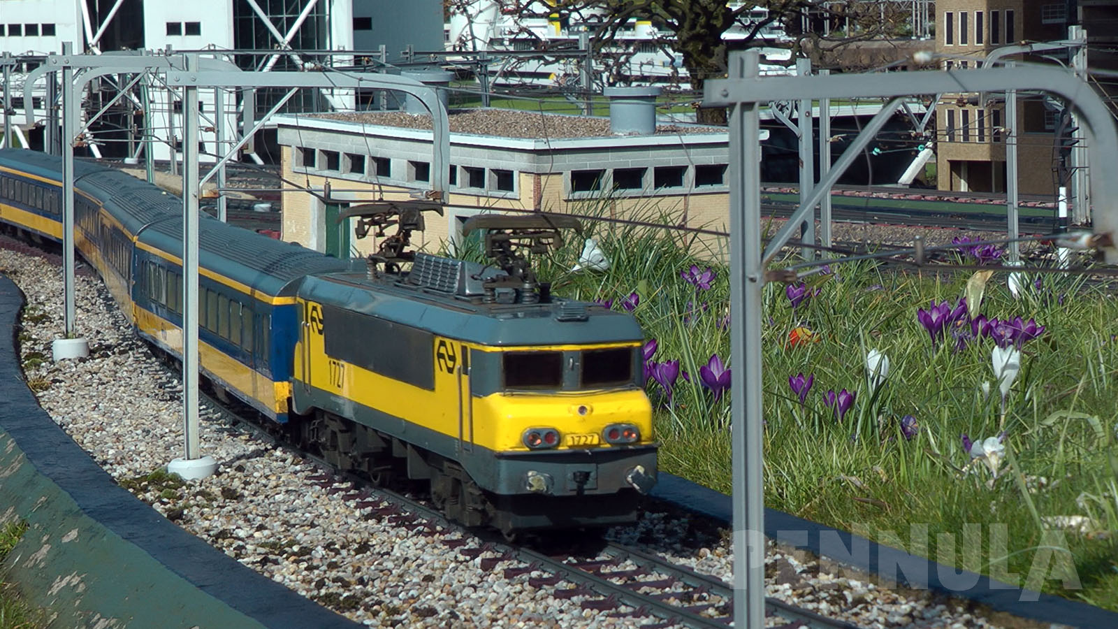 Die Straßenbahn wurde in die Modellstadt von Rotterdam verlegt und verkehrt dort als RandstadRail.