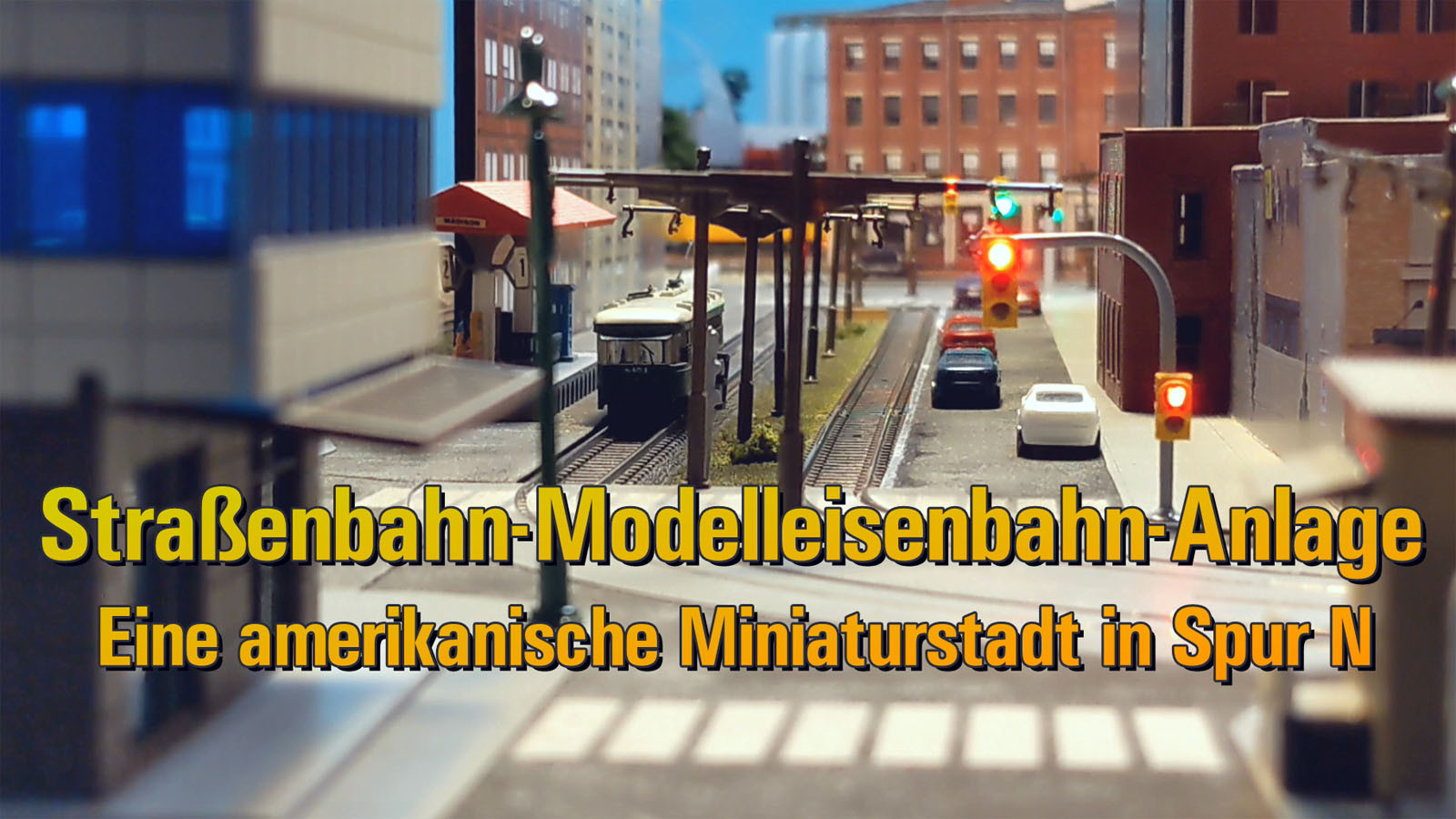 Modellstraßenbahn - Detaillierte Straßenbahn-Modelleisenbahn-Anlage mit Ampeln in Spur N aus Amerika